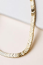 Load image into Gallery viewer, Arrow Necklace in Gold
